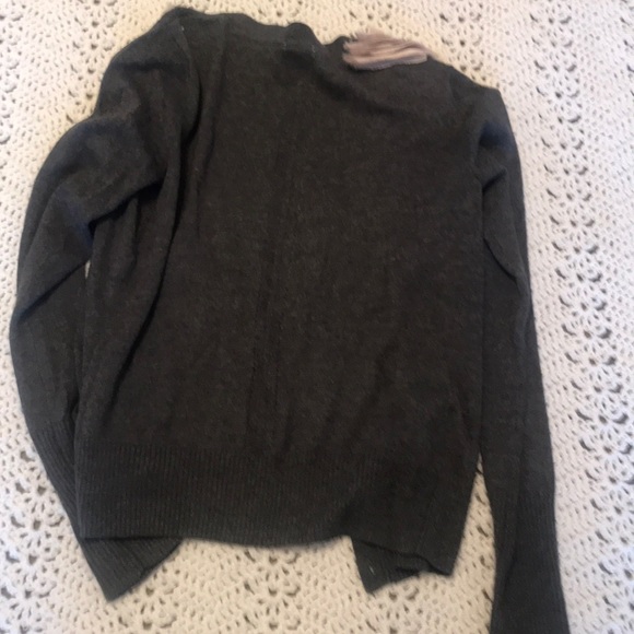 Totally cute sweater - Picture 2 of 6